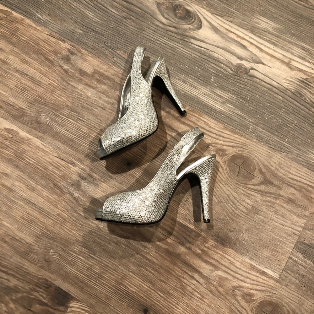 EUC Lulu Townsend Heels